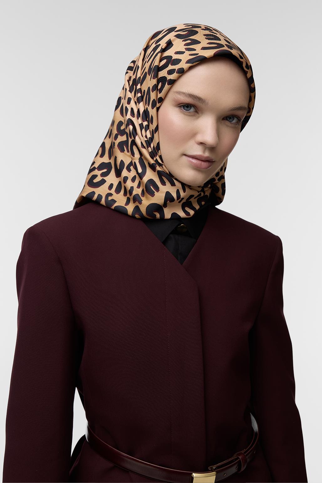 Desenli Twill İpek Eşarp Panther